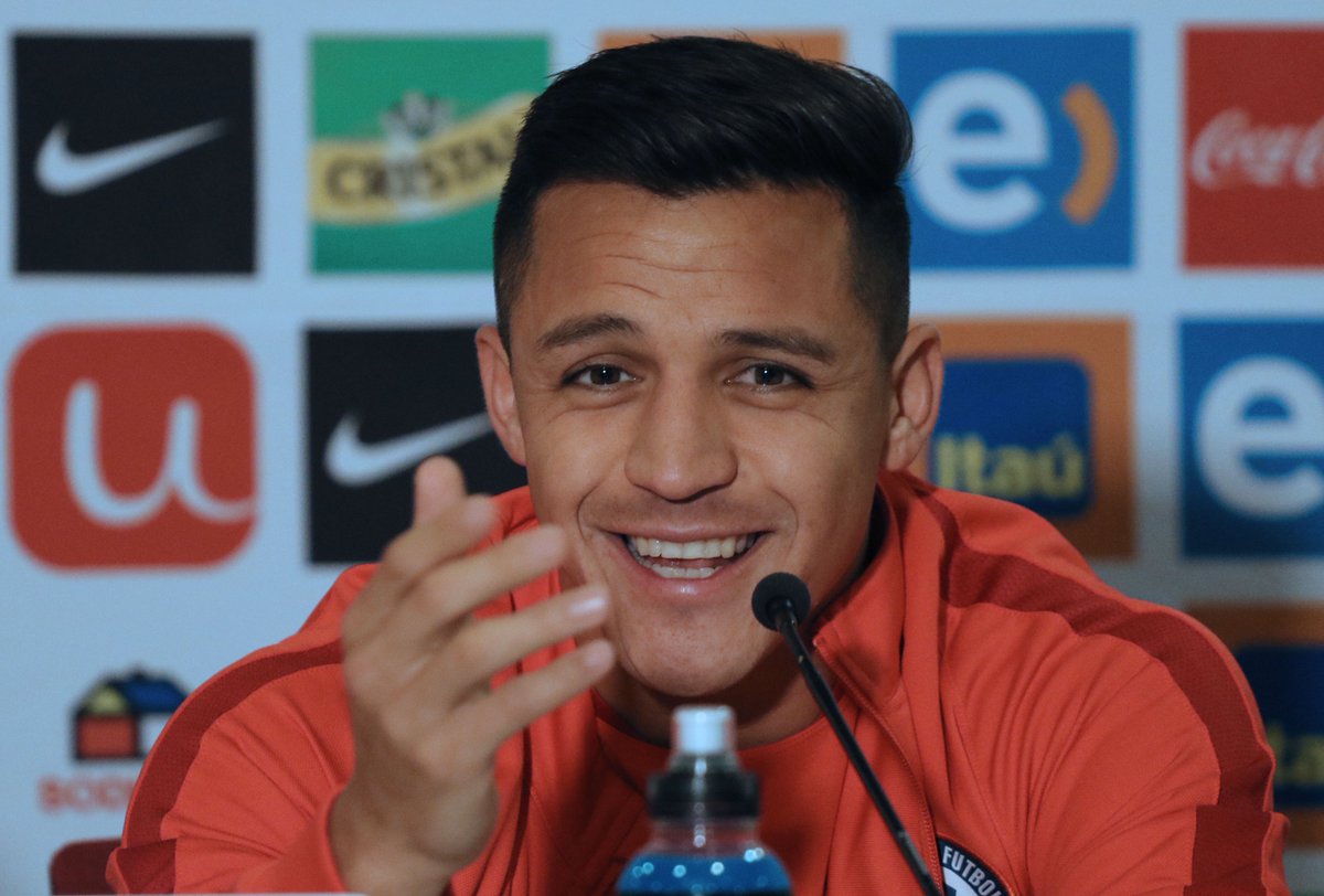 🎙️Interviewer: You played for both Arsenal and Manchester United, who do you want to win?

Alexis Sanchez: For me, Arsenal are the only English team in my heart.