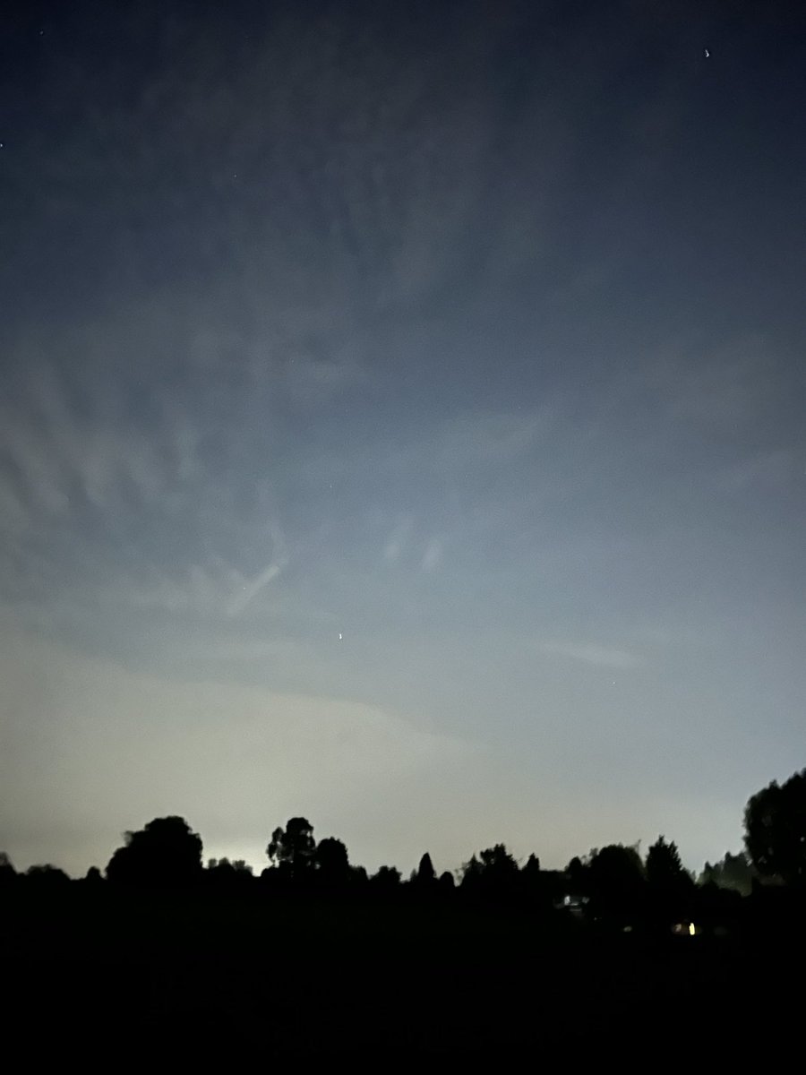 Spent a pleasant but otherwise disappointing evening in a dark field last night which was surprisingly light at midnight. Didn’t know anything about the northern lights on Friday but was awake and oblivious 🥲