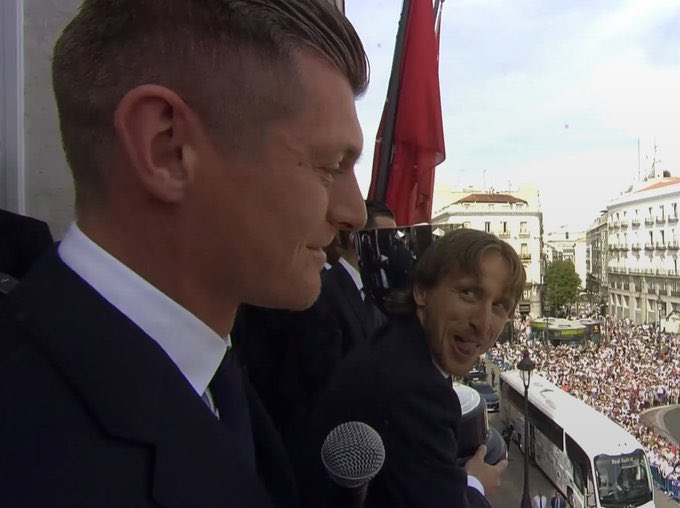 Modrić’ face to Kroos when the whole crowd was chanting their names asking to stay.

Luka and Toni know.
