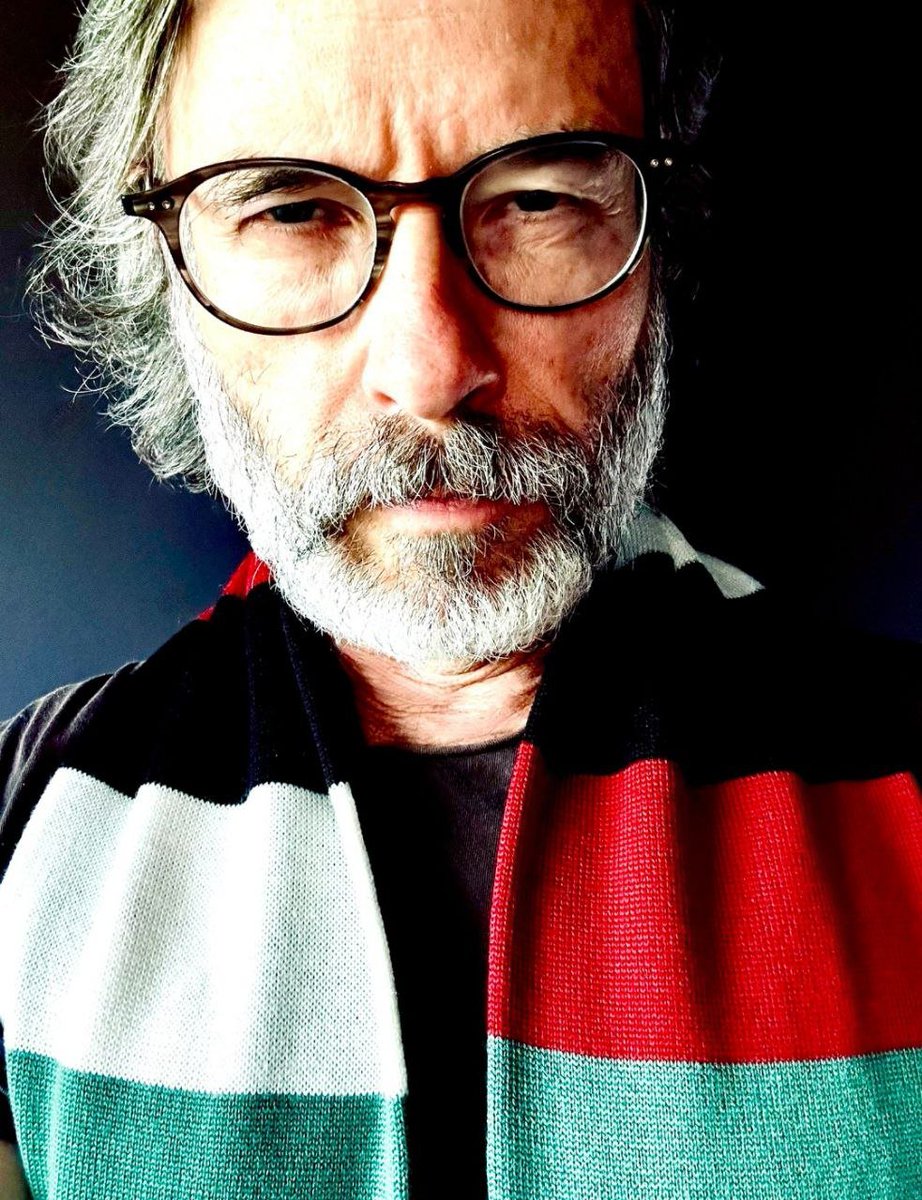 Australian actor Guy Pearce shares a picture of himself wearing a shirt colored with the colors of the flag of Palestine in solidarity with the Palestinian people.