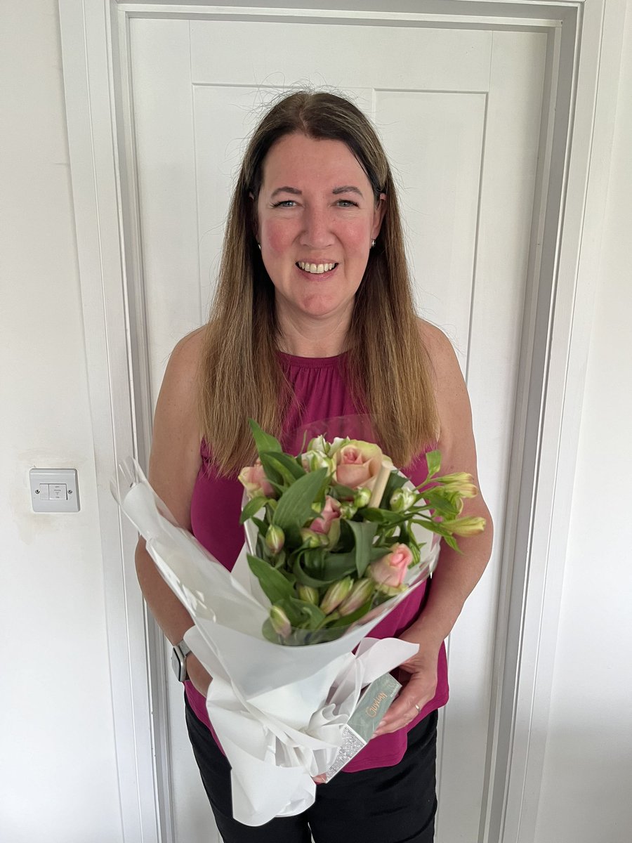 A special thank to @CarolN657 and Tim for the beautiful Birthday flowers and chocolates. A really unexpected surprise for Lindsey. She’s overwhelmed as to just how good my twitter friends are. We have met a few now x❤️🫶🏽🍾🥂🎂🎉🎁x