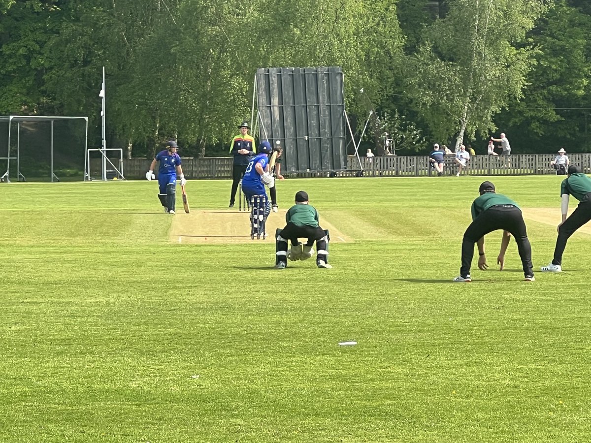 ⁦@CUMBERLANDCCC1⁩ 🆚⁦@BedfordshireCCC⁩ ⁦@KeswickCricket⁩ What a lovely setting for a game of cricket