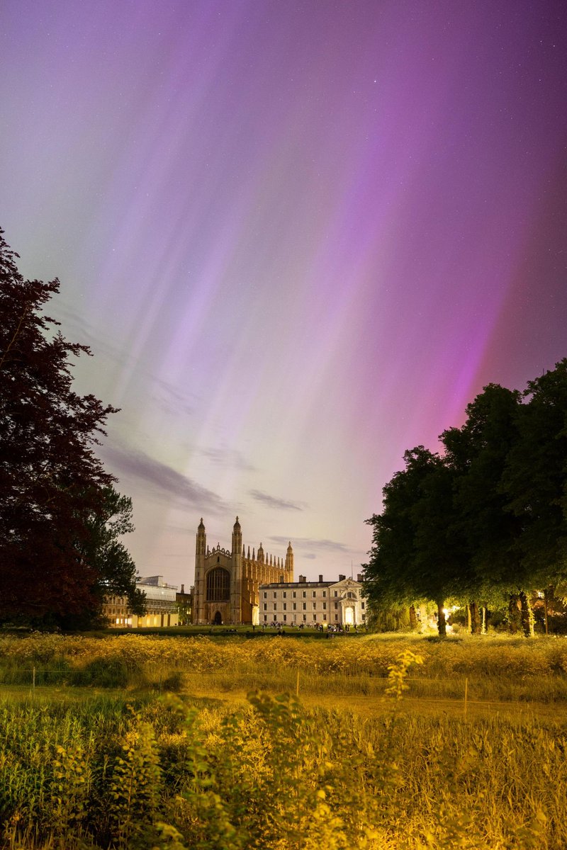 🌟 We can't get enough of the Northern Lights over Cambridge! 📸 Engineering PhD student @j_a_clarkson took this beautiful shot on Friday night: 'Never in my wildest dreams did I think I’d see the Aurora this well in Cambridge! A once in a lifetime event.'