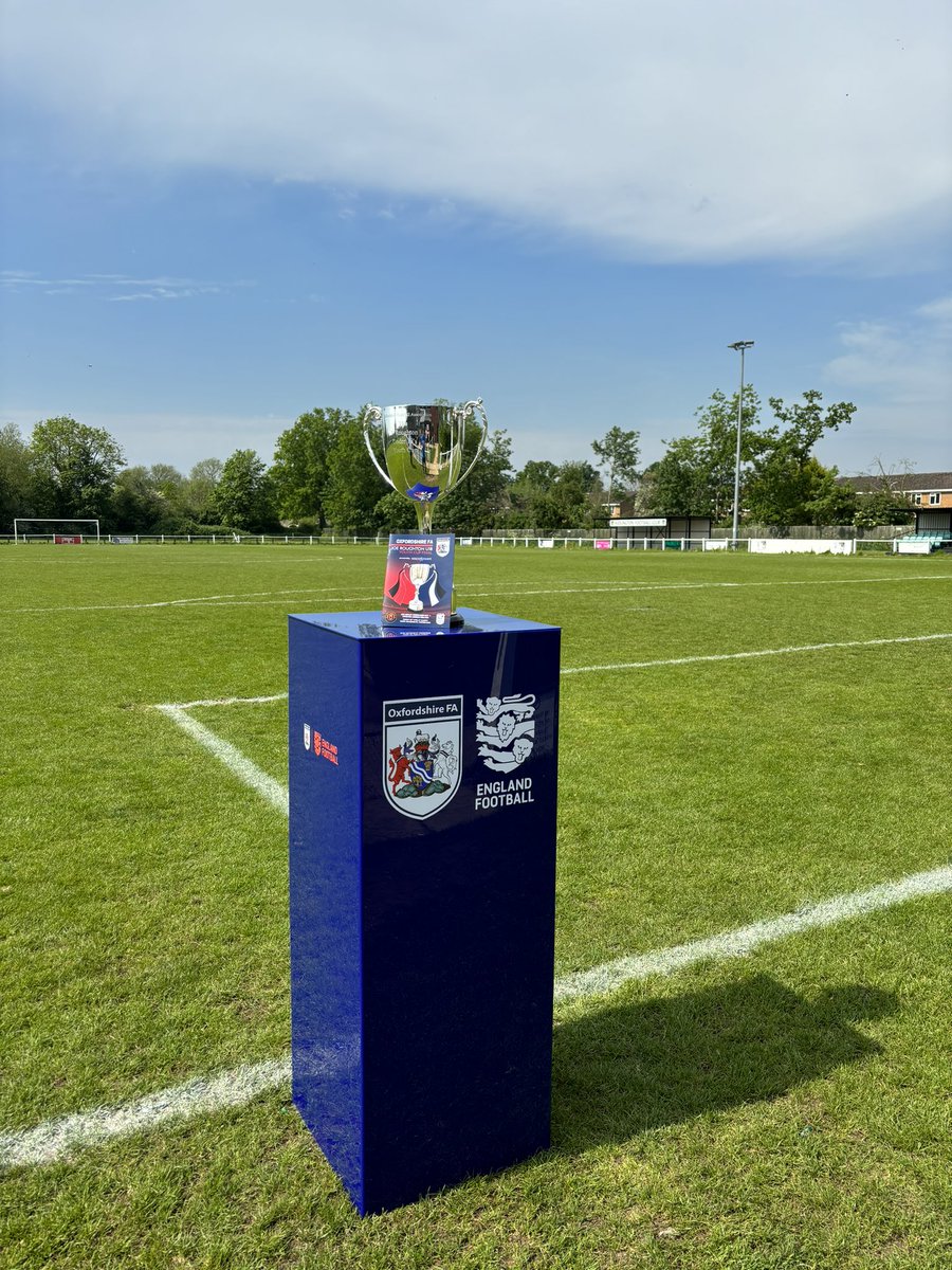 The sun is shining here at @KidlingtonFC_'s Yarnton Road for the Joe Roughton U18 Youth Cup, sponsored by @NewHomeImprovem Best of luck to @AFCHenley and @eynshamfc 👏 #OFACups