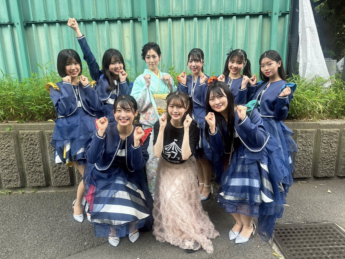 上手の義援金スペースにかがやきfromほくりくアイドル部さんといます☺️ ステージもラストに向けてボルテージ上がってますね✨ こちらもお待ちしております♪ #ガラフェス