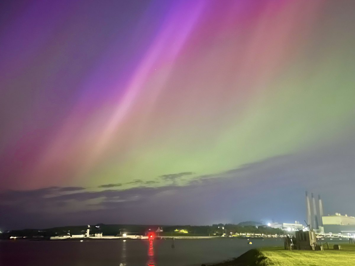 notreallyme62's tweet photo. Friday Nights showing of the Northern Lights in Larne .#aurora #Auroraborealis #northenlights #NorthernLightsireland #NorthernLights #NorthernIreland #larne https://t.co/ratovgZNLj