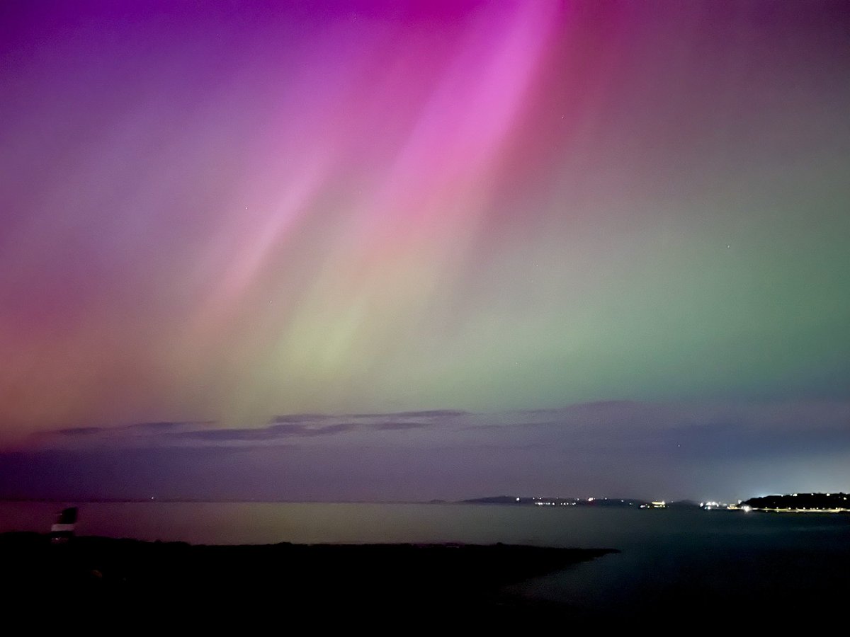 notreallyme62's tweet photo. Friday Nights showing of the Northern Lights in Larne .#aurora #Auroraborealis #northenlights #NorthernLightsireland #NorthernLights #NorthernIreland #larne https://t.co/ratovgZNLj