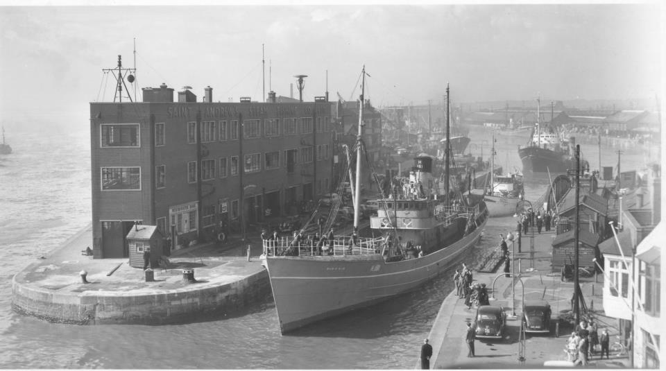 Today is #NationalFishingRemembranceDay and we remember all those who lost their lives in #Hull's and the nation's fishing industry. Picture of St Andrew's Dock from our friends Hull Bull Nose Heritage Group. <a href="/thefishmish/">Fishermen's Mission</a> <a href="/HullMaritime/">Hull Maritime</a> <a href="/hull_libraries/">Hull Libraries</a> <a href="/Hullcc/">Sonia Broadwell</a>