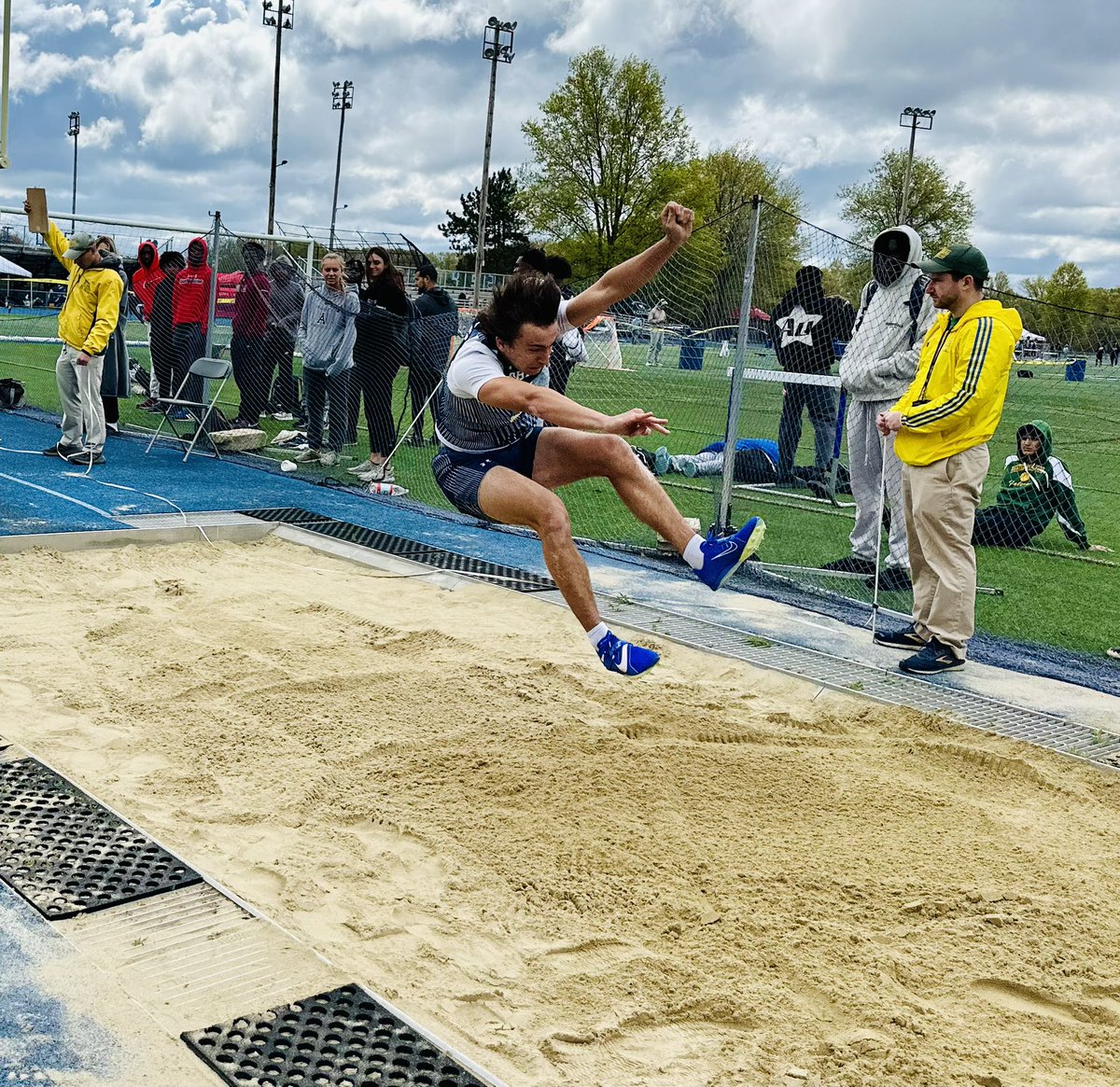 Congratulations to Will McLaughlin on his new school record at the coaches invitational yesterday!
Jumping 21’11.5” 
#GoBlue
<a href="/CoHSPrincipal/">Brian Scott</a> 
<a href="/CohassetSports/">Cohasset Sports</a>