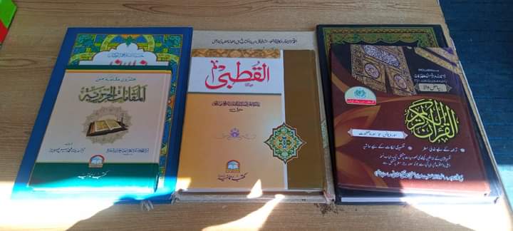 الحمداللہ جامعہ مدینۃ العلوم ترنگزئی کے ایک طلباء کیلئے دینی کتابیں خرید کر حوالہ کر دی جزاک اللہ حیر