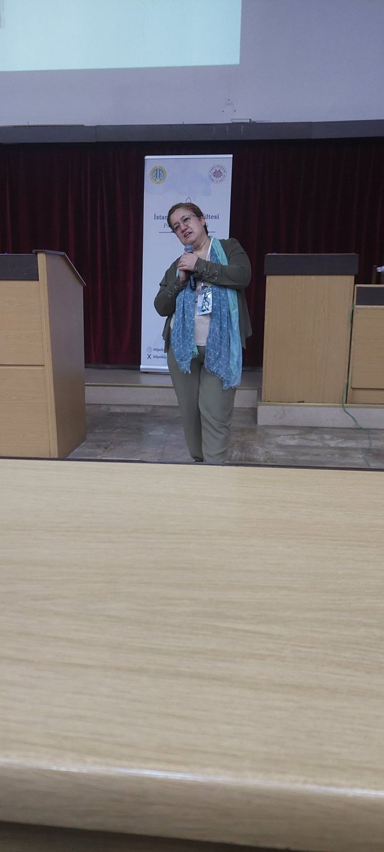 Öğleden önceki oturumlarımızı Prof. Dr. Ali Yağız Üresin ve Doç. Dr. Neşe Direk Tecirli'nin "21. Yüzyılda Psikofarmakoloji" başlıklı keyifli ve öğretici konuşmalarıyla ruh sağlığı sağaltımının geleceği konusunda beyin fırtınası yaparak tamamladık.