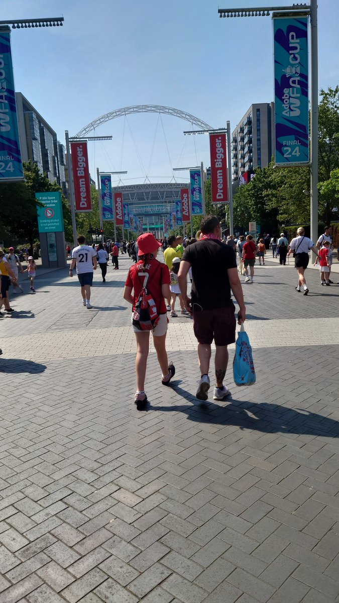 6 trips in a month to Wembley for me starting with Spurs v Man Utd in an historic @AdobeWFACup final. Build up on @talkSPORT2 from @BoxparkWembley with @JacquiOatley from 12, join us from the stadium at 2 with full commentary from @JoeShennan & @_CSK9. Glorious day for it!