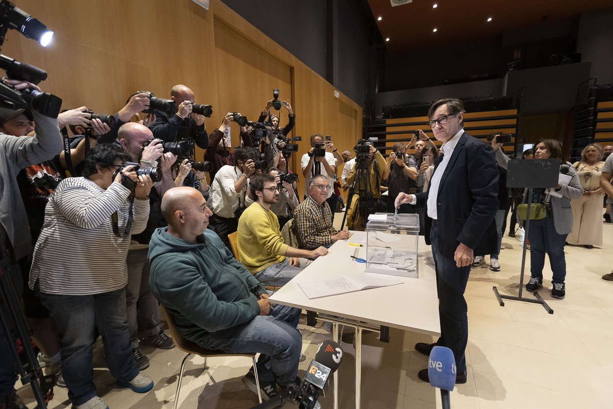 🌹 Faig una crida a la participació. Desitjo que avui obrim una nova etapa a Catalunya. Moltes gràcies a totes les persones que esteu fent possible aquesta jornada electoral! #12M