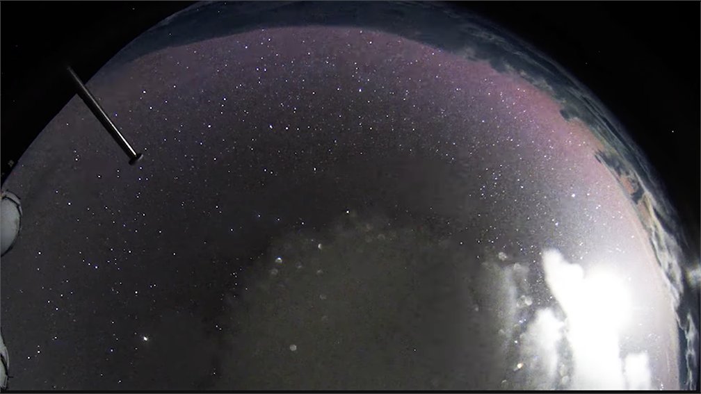 ハワイで164年ぶりに #オーロラ が観測されました‼️
世界時2024年5月11日に、ハワイ島マウナケア山頂域の #すばる望遠鏡 全天カメラが捉えたオーロラ動画と詳しい説明を、すばる望遠鏡 YouTubeサブチャンネル @subarutel_starcamadmin でご覧ください❗️
youtube.com/watch?v=ciSke5…