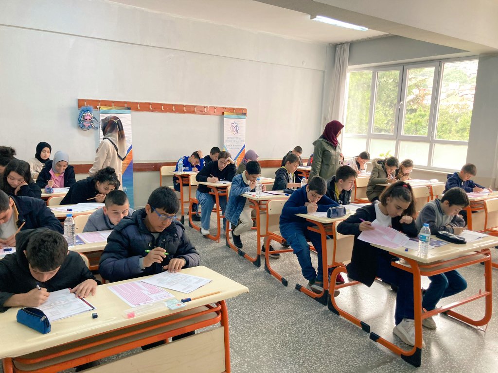 Ortaokullu gençler için heyecanın dorukta olduğu gün!😍

81 ilde 175 bin Kitap Kurdu hep birlikte yarıştı!📚

Şimdi sonuçları bekleme vakti!

#TÜGVA #KitapKurtlarıYarışıyor #KitapKurdu #Ortaokul