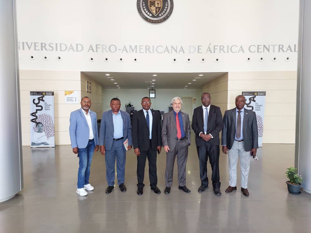 🤝 Le Prof. Alain Kiyindou a visité ce 10 mai l'université afro-américaine d'Afrique centrale en Guinée équatoriale 🇬🇶 pour discuter de son adhésion potentielle à l'AUF. L'@AAUCA2 forme une élite interculturelle et professionnelle, ouverte à tous les étudiants de la région.