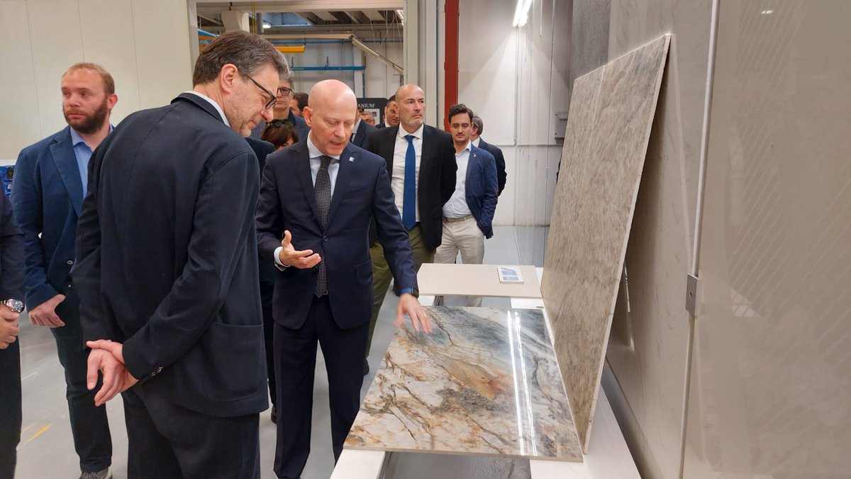 Il ministro Giorgetti a Formigine (Modena) visita Gruppo B&T, industria ceramica e incontra realtà economiche locali, Confindustria, Lapam, Confartigianato e Cna. “Obiettivo è valorizzare e difendere eccellenze italiane nel mondo”.