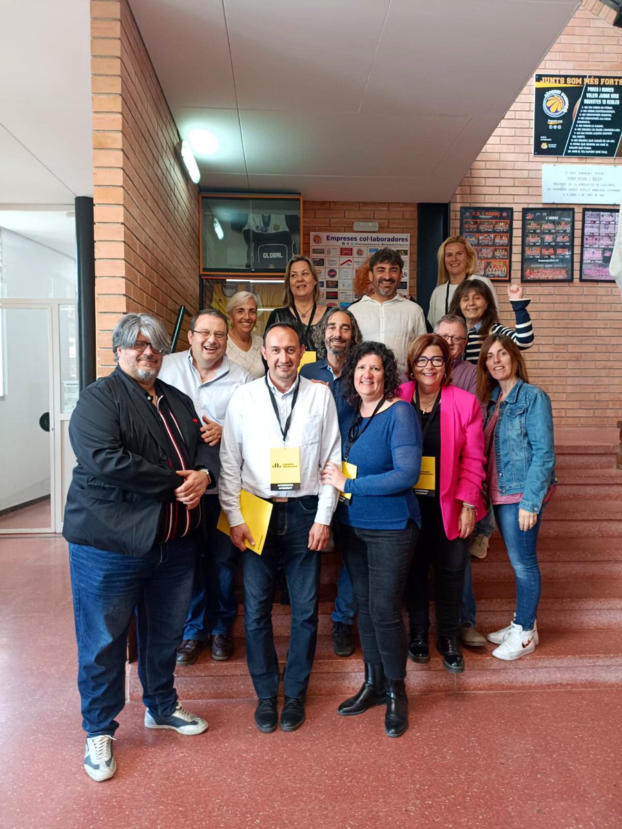 🟡 Els candidat Carles Castillo i Rosique, @CarlesTgna i la candidata Montserrat Ventura i Jané, ja han votat per continuar el progrés a Catalunya. Han votat per la continuïtat del #Govern dels récords. del que està #AlCostatDeLaGent. 🗳️ Han votat pel #Govern de @perearagones