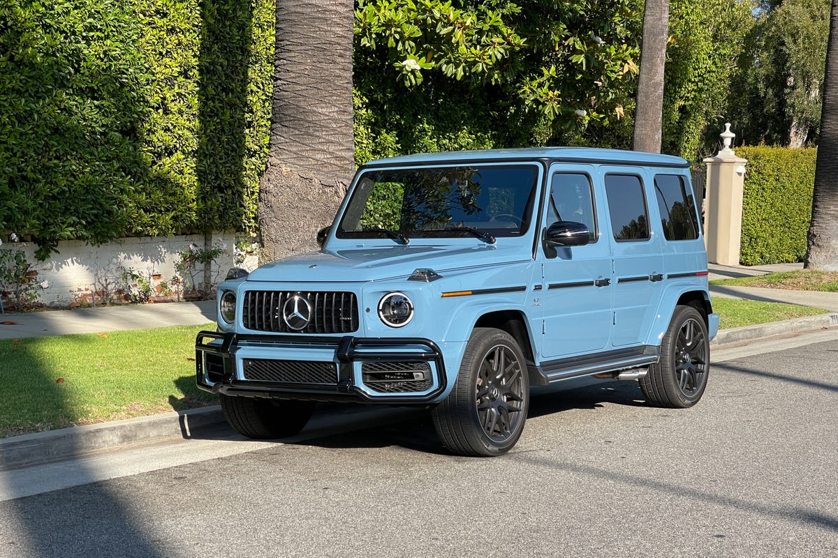 This is what I'm tryna buy at some point 
Cost around $231,000
I just love the G63 AMG