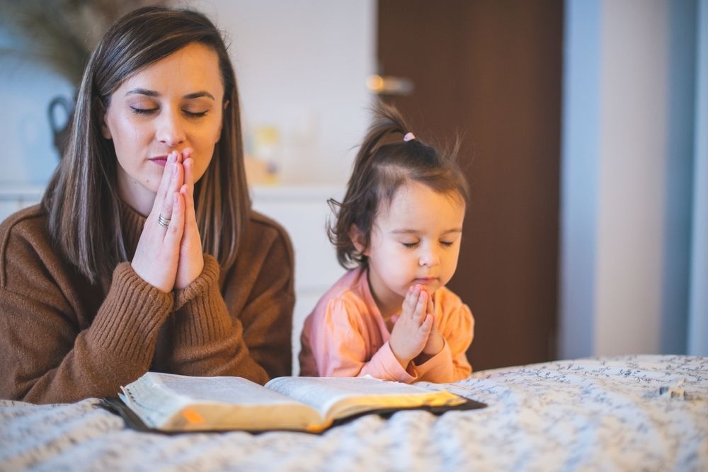 ¡Feliz Día de las Madres! ❤️ Hoy queremos recordarte que todo tu esfuerzo y #dedicación como #madre tiene un impacto profundo en la vida de tus hijos. 👩🏻‍🍼 Sobre todo, tu relación con Dios. 🙏🏼 Lee algunos consejos para tu vida espiritual, 📖 aquí. 👉🏼buff.ly/3WGMtS9