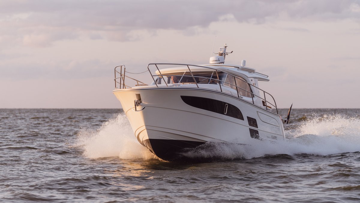 Marex Boats are always ready for the weekend. Spacious, inviting, and relaxing. Ideal for friends, family, or just the two of you. Learn more about the 330 Scandinavia ➡️ marex.no/330-scandinavi…