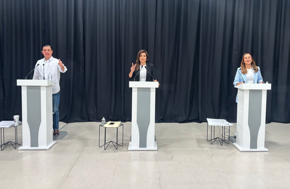 quierotv_gdl's tweet photo. 🗳️Da inicio el #Debate entre las candidatas y el candidato a la presidencia de Guadalajara

-Verónica Delgadillo (@VeroDelgadilloG), candidata de Movimiento Ciudadano.

-Diana González (@dianagoma), candidata de la coalición Fuerza y Corazón por Jalisco

-José María ‘Chema’ Martínez (@chemamtz_), candidato de la coalición Sigamos haciendo Historia. 

📺📲Acompáñanos en el 10.1 y en nuestras redes sociales.

🔴 EN VIVO: https://t.co/LfnXzwxtg6

#EnCampaña24 
#Elecciones2024MX 
#DebateGuadalajara
#DebateGDL
