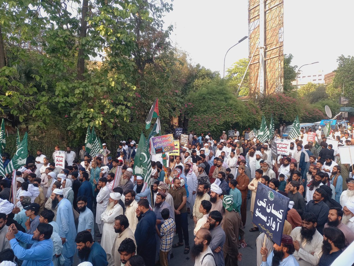 پاکستان مرکزی مسلم لیگ لاہور کے زیر اہتمام لاہور پریس کلب کے سامنے کسانوں سے اظہارِ یکجہتی کے لیے عوام کی کثیر تعداد میں شرکت

#PMMLWithKisaan