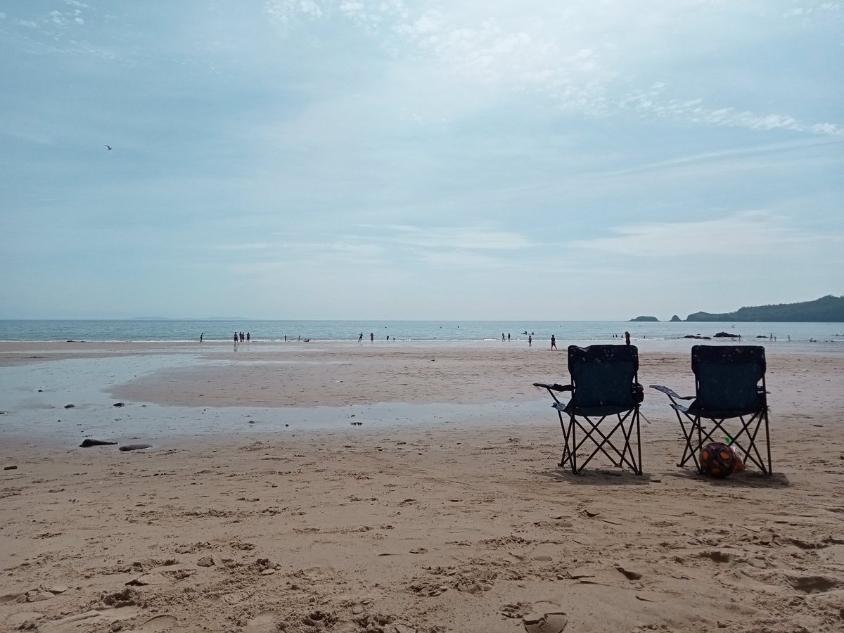 Some more views from yesterday. This is Coppet Hall Beach. It's next to Saundersfoot main beach but more secluded and I think more picturesque 🏖️
