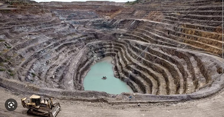 A disastrous, but mostly clean & green cobalt strip mine.
#MostlyPeaceful #GreenEnergy #GreenNewDeal