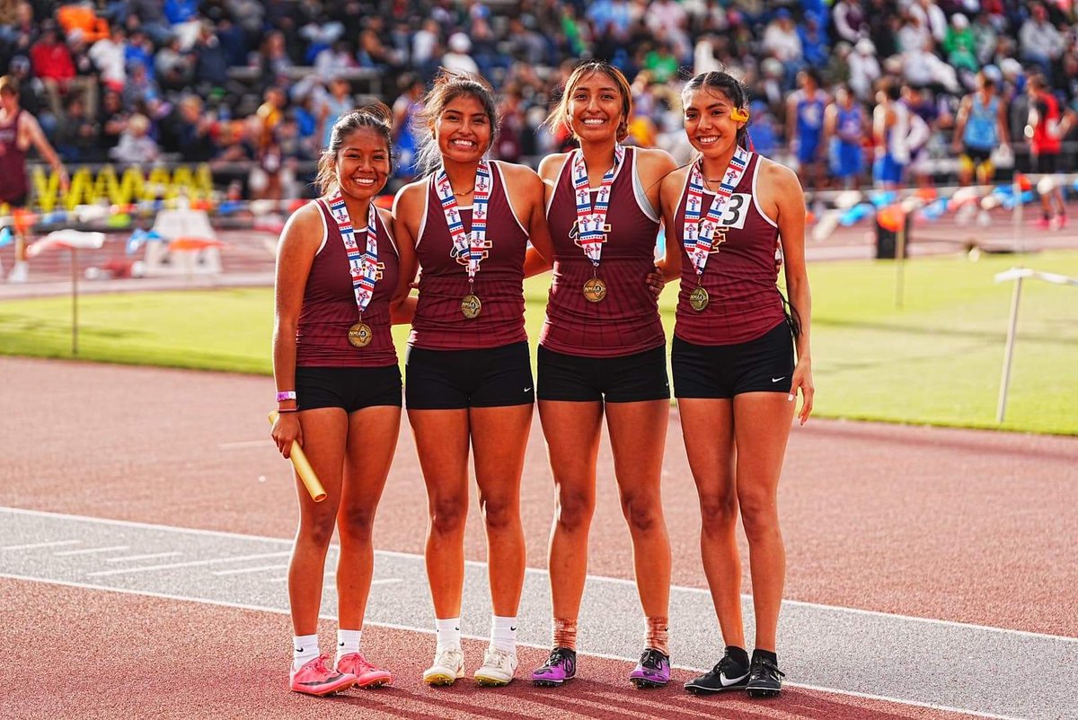 Congratulations to the Santa Fe Indian School Lady Braves Sprint Medley team of Haley Aguilar, Toni Riley, Kaydence Riley, and Destiny Chino who won the New Mexico Girls 3A Sprint Medley State Championship with a time of 4:23.58!
#NativePreps #SFIS #Pueblo #StateChamps #NM 🥇
