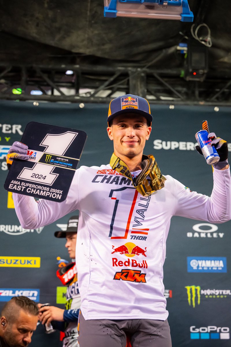 What a journey for Tom Vialle 🇫🇷 🏆 He joins a special list of World Champions to come here and not only figure out how to race Supercross but also be a Champion. Congratulations to @tomvialle28 your 2024 250 East Supercross Champion 1️⃣🏁 

📸 Align Media @supercrosslive