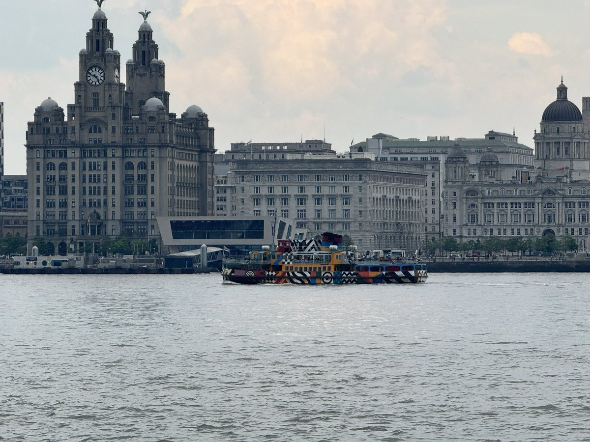 Just a couple of @MerseyFerries snowdrop as it was going in to Liverpool.