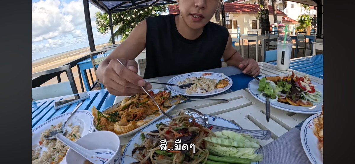 june173cm's tweet photo. อาหารเช้าตอนเจ็ดโมงของคนเกาหลี ส้มตำปูปลาร้า ยินดีด้วยค่ะพวกคุณเป็นคนไทยแล้ว55555555555555555555555555 คัลแลนคือท่องเมนูมาจากห้องด้วยซ้ำ สุดยอด 🤣👍🏻 แล้วพี่จองดูดปูแบบลำขนาด /อึ้ง

#คัลแลนพี่จอง https://t.co/2igezxkbnT