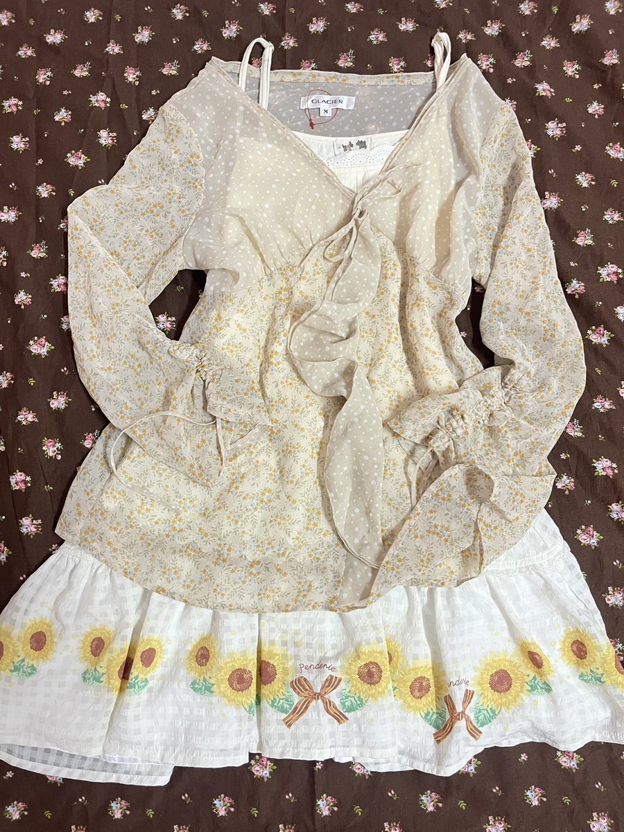 looooomeena_'s tweet photo. เซต199-

#fairythailand #fairy #fairystyle #แฟรี่ #แฟรี่สไตล์ #vintagestyle #วินเทจมือ2 #เสื้อผ้าญี่ปุ่นมือสอง #2000s #2000sthailand #เสื้อผ้ามือสอง #coquette #outfits #Lizlisathailand #axesfemmethailand #โลลิต้า
#โกธิค #y2kthailand https://t.co/PMS02efY2O