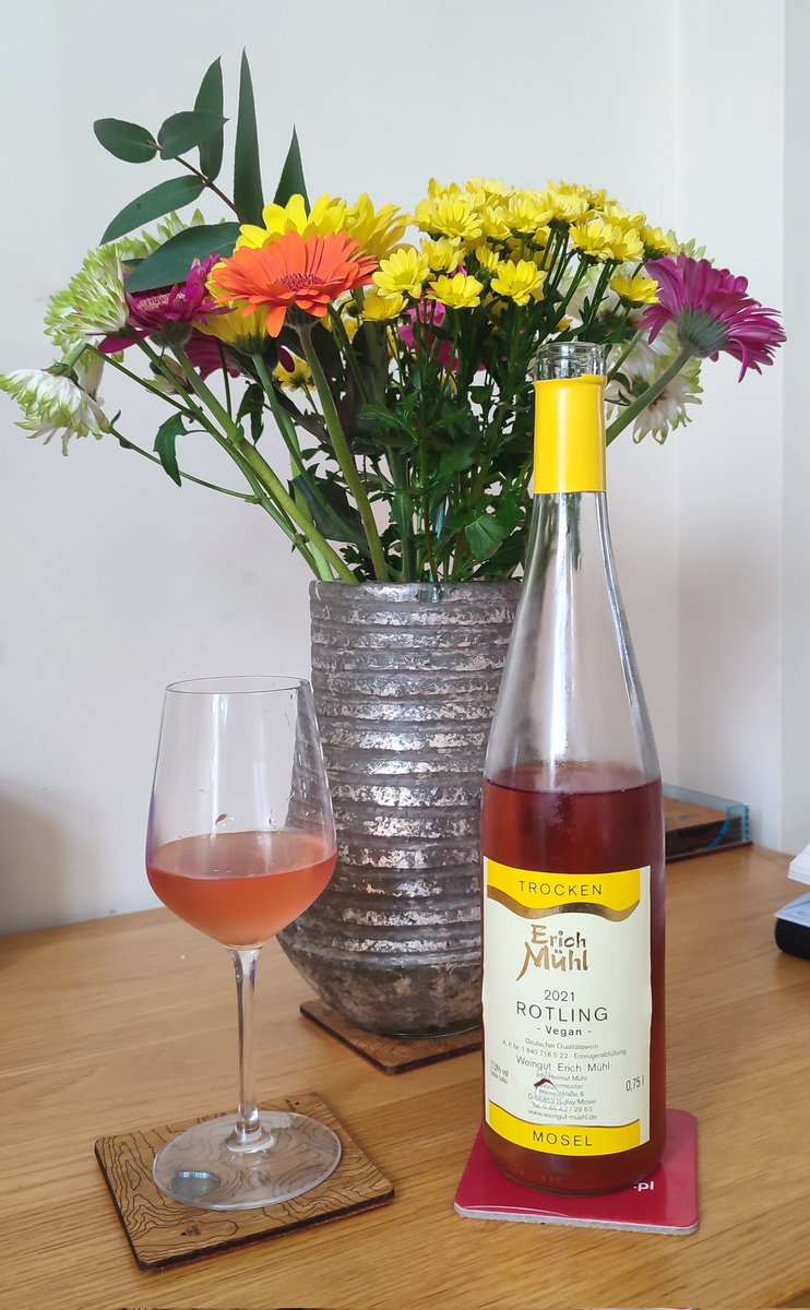 Last of the summer sunshine for a few days this afternoon but certainly not the last of the summer wine. Rotling is not usually found in the UK but I wish it was for it has such richness of character compared to the Rosé that we get
