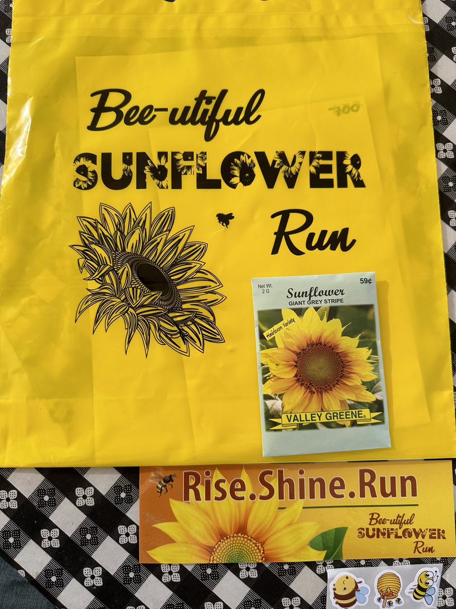 AlanBigelowLv's tweet photo. Spending a fun mothers day with my wife at the sunflower run for charity
#mom #LasVegas #AD05 #Election2024 #Nevada @VictoriaDseaman @JosephMLombardo https://t.co/mEu2OjOC3R