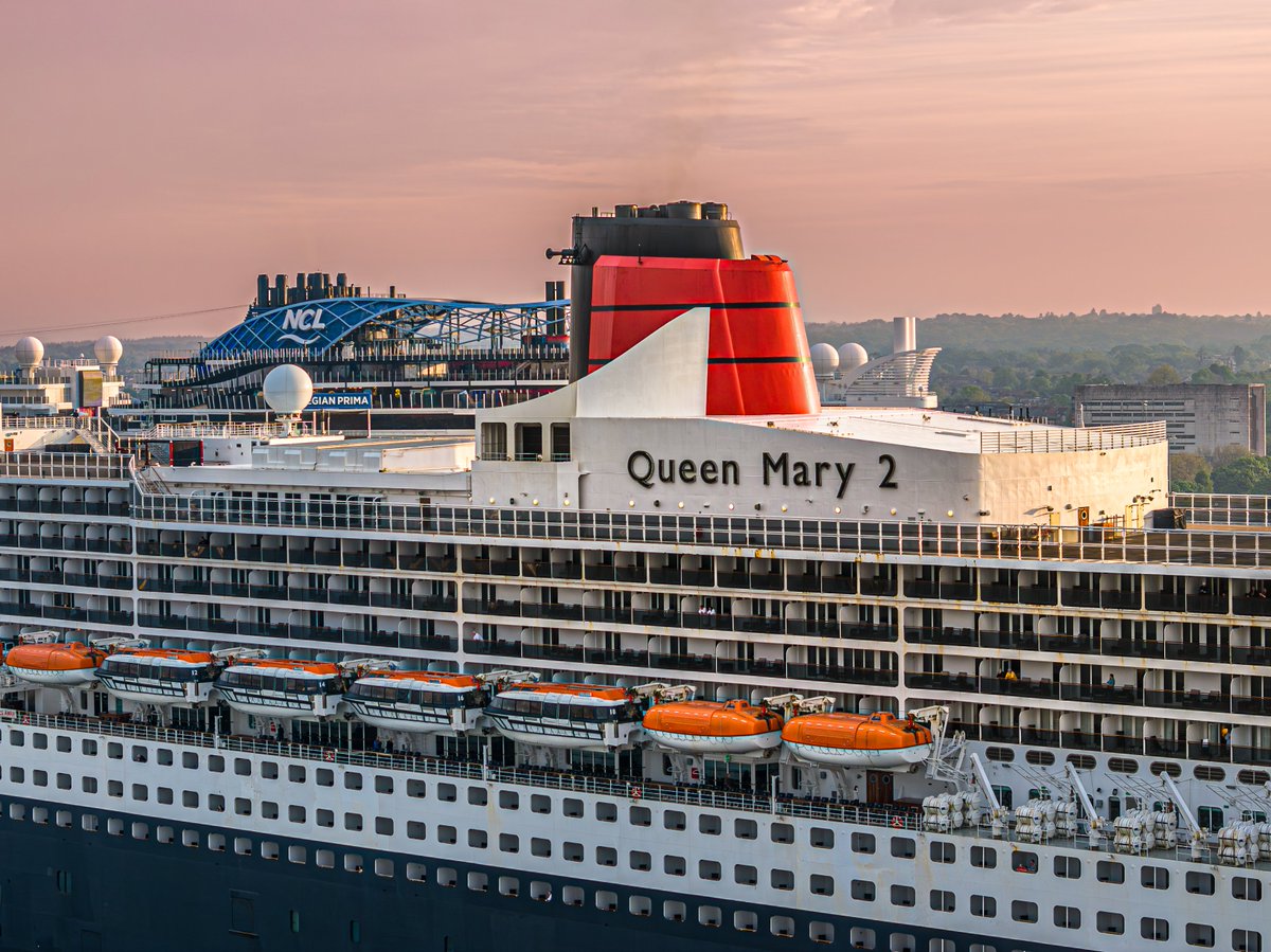 Queen Mary 2 arriving at Southampton's Mayflower Cruise Terminal this morning @cunardline #QueenAnne #cunardline #Southampton #CruiseShip #CruiseLiner #DronePhotography #CruiseLife #Cruise #MayflowerTerminal