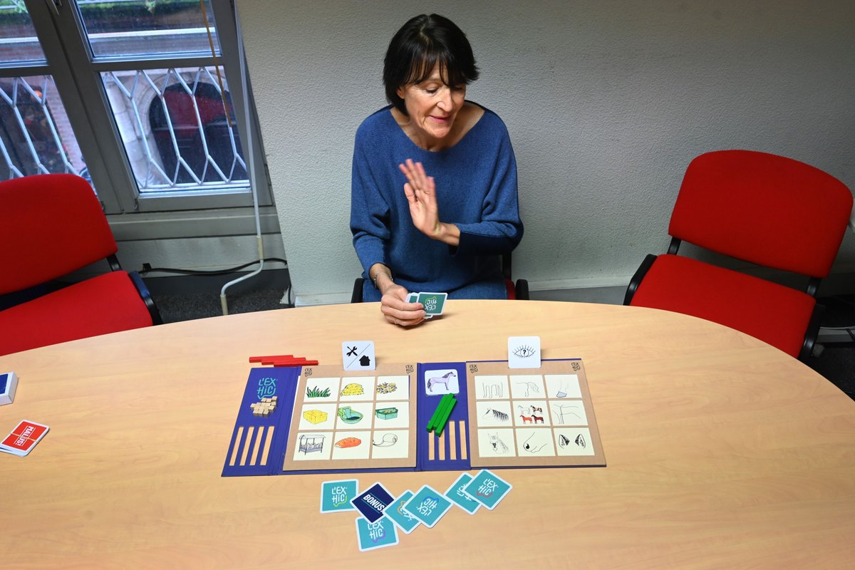 🇫🇷 Dans le Tarn, l'orthophoniste Florence Battisti a inventé Ex-Hic: un jeu créé pour aider le corps médical à travailler avec les victimes de troubles du langage ! L'objectif ? Faire évoluer le langage, ou pour les plus âgés, se remémorer des mots perdus ! 👏 (La Dépêche)