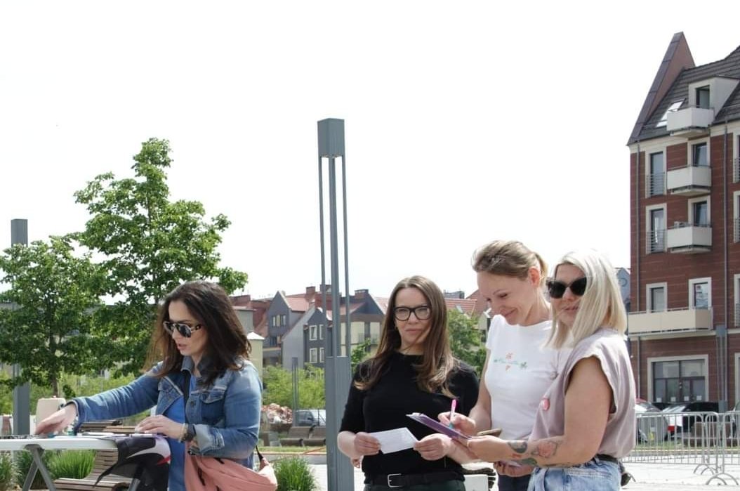 #SameToOgarniemy.
Dziewczyny z Głogowa walczą o prawa kobiet zbierając podpisy pod Europejska Inicjatywa Obywatelską.
Jest moc.