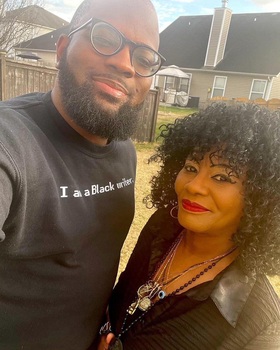 PrestonMitchum's tweet photo. #HappyMothersDay to all of the earthly and heavenly mamas who told us about the importance of ginger ale.
Make sure to watch an all new #SummerHouseMV tonight at 9pm ET on @bravotv. Stream the next day on @peacock!
#MothersDay #MamasDay #DrinkYourGingerAle #ThePresClub https://t.co/9JlWsn55pY