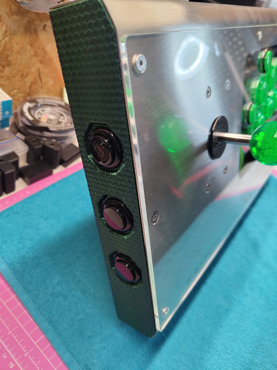 XBattleMonkeyX's tweet photo. 3 of 5 Annyversary edition, a very special enclosure๐ฅ
-Inox Steel case
-Brook Inside
-Qanba pushbuttons
-Sanwa JLX
#custombuild #leverlover #arcadestick #fightstick #arcade #FGC #fightinggames #arcadebuilders #fightsticksunday https://t.co/x4c2Yab5JU