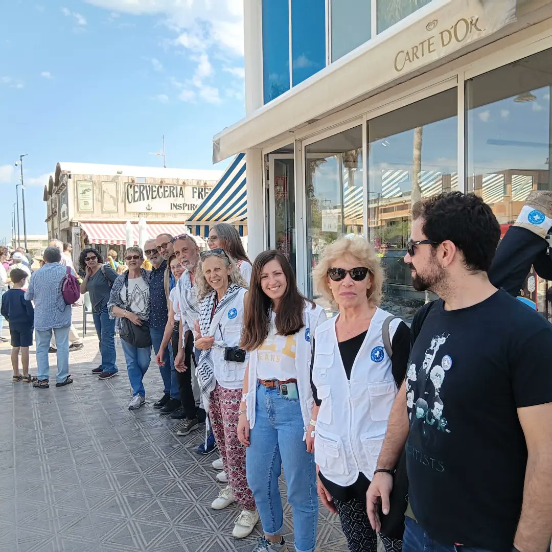 🇵🇸 Hem participat a la cadena humana per Palestina al Passeig Marítim de #València per mostrar la nostra solidaritat amb els professionals mèdics de #Gaza i amb el poble palestí. Gràcies a #ValènciaambPalestina i a totes les voluntàries!!! #SosGaza #NotATarget #AllEyesOnRafah