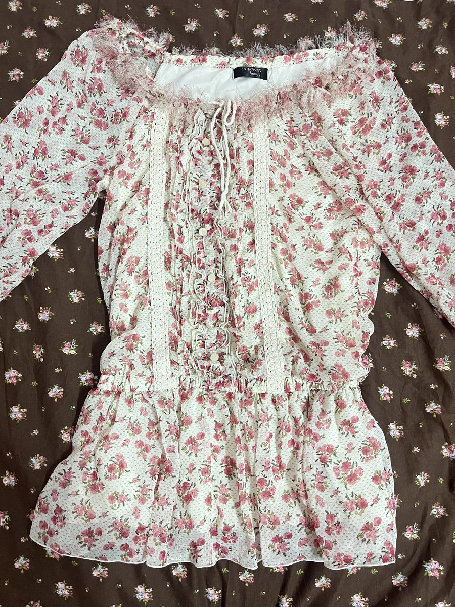 looooomeena_'s tweet photo. 85-
#fairythailand #fairy #fairystyle #แฟรี่ #แฟรี่สไตล์ #vintagestyle #วินเทจมือ2 #เสื้อผ้าญี่ปุ่นมือสอง #2000s #2000sthailand #เสื้อผ้ามือสอง #coquette #outfits #Lizlisathailand #axesfemmethailand #โลลิต้า
#โกธิค #y2kthailand https://t.co/pklLJnukcj
