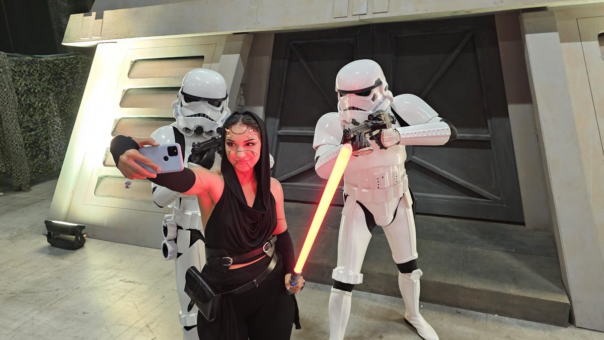 SvetRK's tweet image. Avec les potos 

#StarWars #fantasybasel