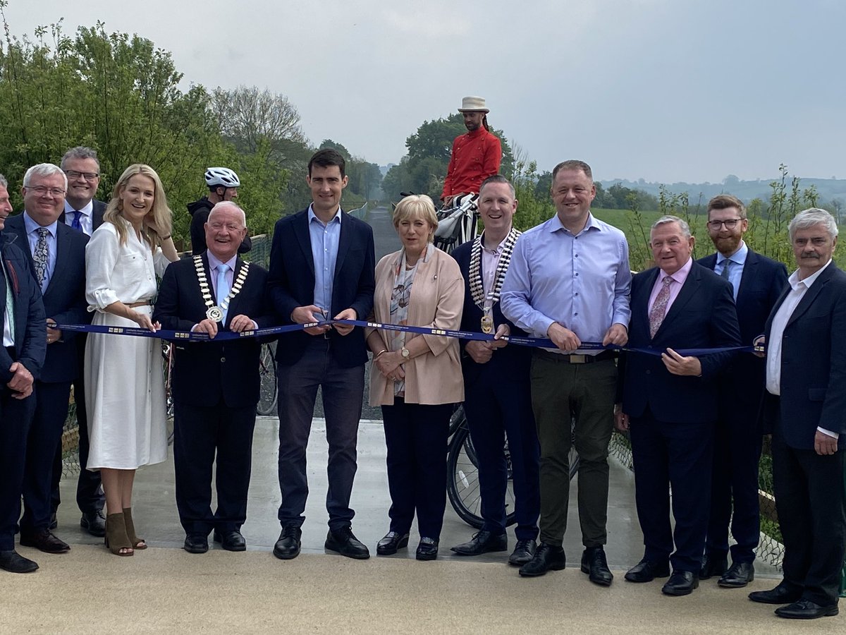 A wonderful occasion in Kinmainhamwood as @jackfchambers and I officially opened the Boynevalley to Lakelands greenway. This project from Navan to Kingscourt in Cavan received €2 million from my Department. @DeptRCD
