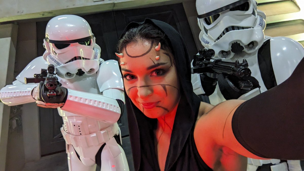 SvetRK's tweet image. Avec les potos 

#StarWars #fantasybasel