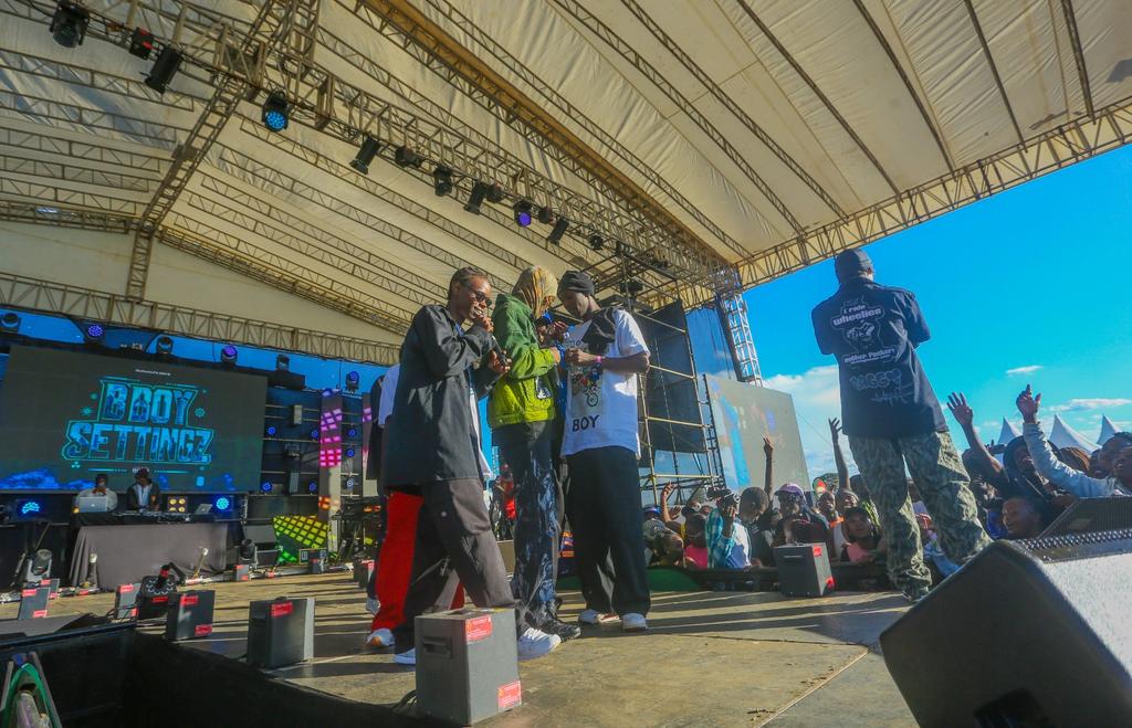 Tatu_City's tweet photo. Kwani ni Kesho! The party is heating up as Buruklyn Boyz takes the stage by storm! Watch as they ignite the crowd with their fiery performance and infectious energy! #BuruklynBoyz #PartyVibes #FunInThePark https://t.co/YwxCATjpSh