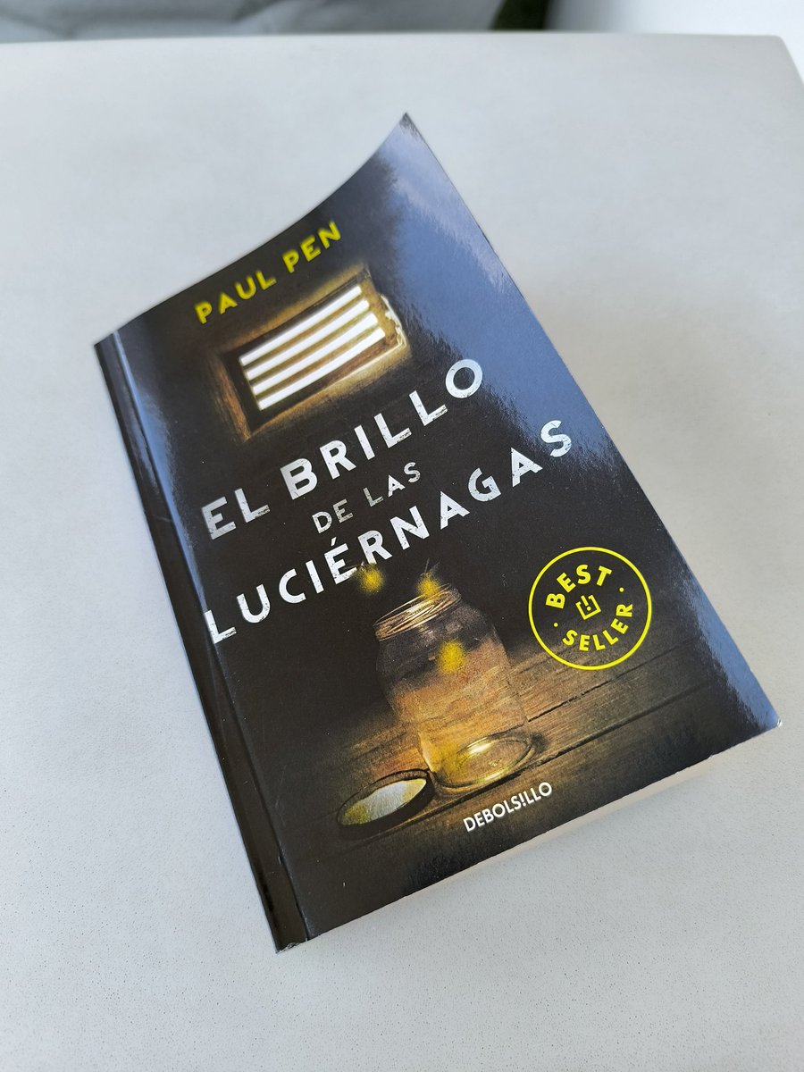 Si solo conoces la oscuridad, la oscuridad puede convertirse en el hogar.
Libro duro, crudo, jodido. Contado desde la inocencia de un niño, lo que todavía lo hace más impactante. De esos libros que te acuerdas para recomendarlos. Ahora voy a tener que leerme todo de <a href="/_PaulPen/">Paul Pen</a>
