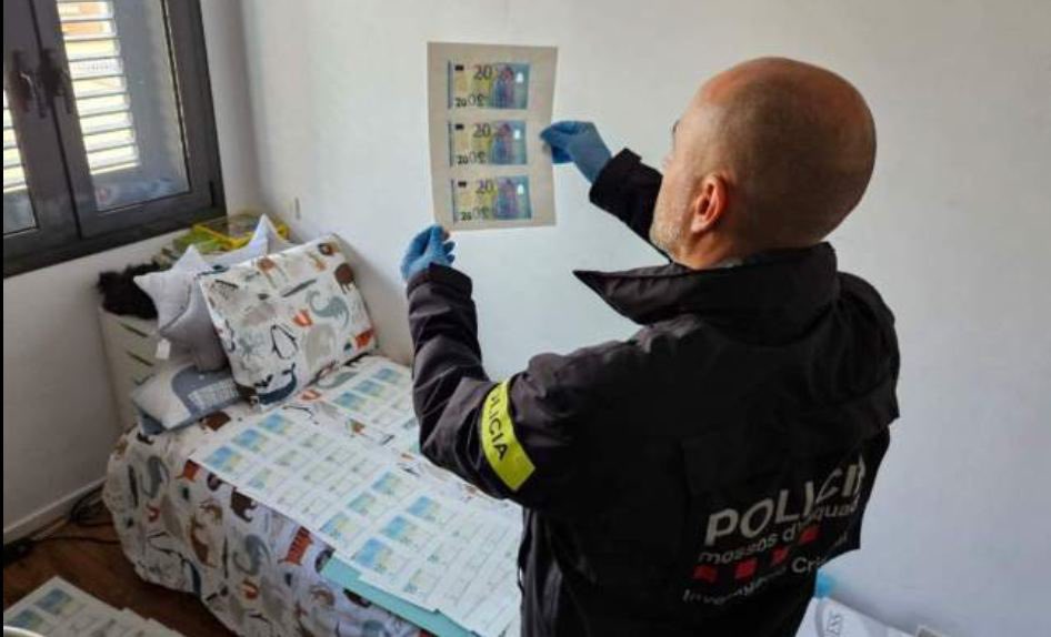 A Barcelona resident organized the production of counterfeit banknotes right in her apartment

Police detained a 48-year-old Spanish citizen who learned to make counterfeit bills of 20 and 50 euros of the highest quality. She conducted this operation in her apartment, an…