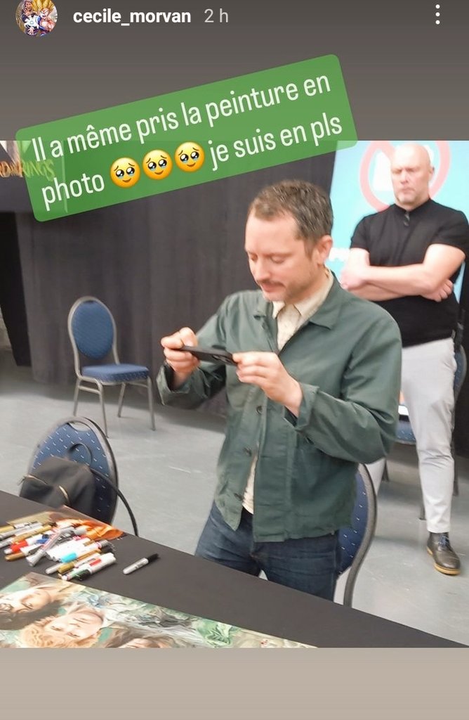 Fatoch51's tweet photo. Incroyable @CecileMorvan qui fait dédicacer au #ComiconBrussels son illustration #LordOfTheRings par les acteurs principaux HALLUCINANT 🤩🤩🤩🤩 @cinemateaser @Mad_Movies @PremiereFR @elijahwood https://t.co/ITf4gEI8JA